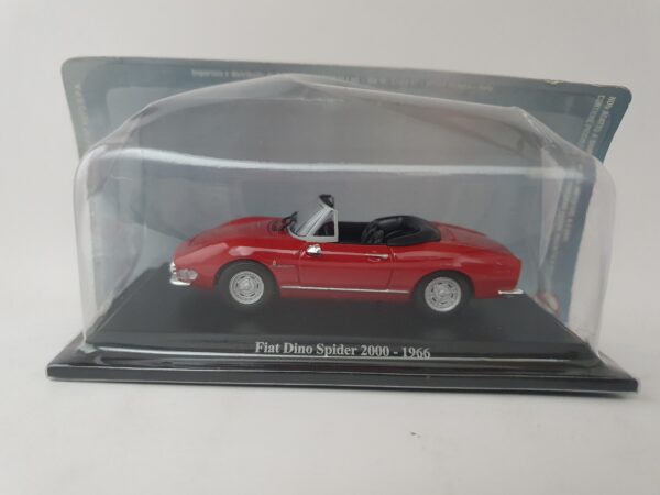 Fiat Dino Spider 2000 -1966 scala 1/43 Hachette