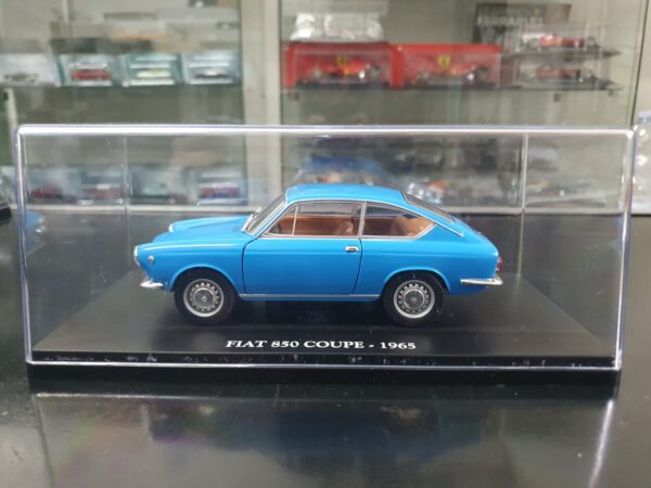 FIAT 850 Coupé - 1965 Auto Vintage 1:24 Europe collection