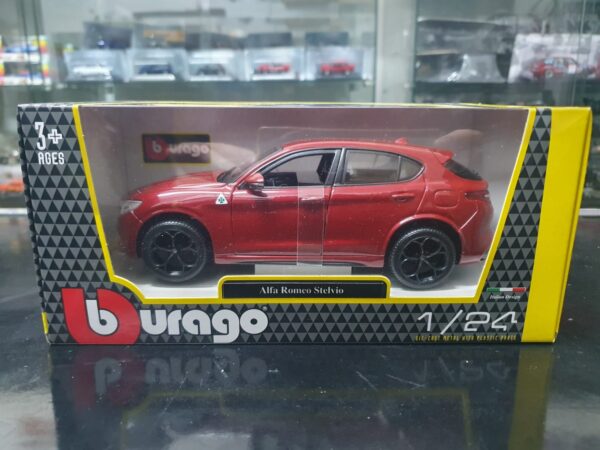 Alfa Romeo Stelvio scala 1:24 Burago