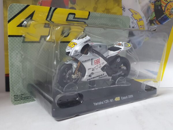 Yamaha YZR-M1 Estoril 2009 Valentino Rossi 46 1/18 - uscita 20 - immagine 2