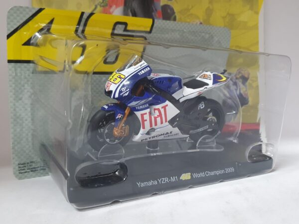 Yamaha YZR-M1 World Champion 2009 Valentino Rossi 46 1/18 - uscita 6 - immagine 2