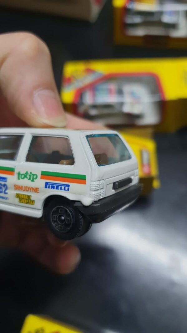 FIAT UNO cod. 4120 - BURAGO 1/43 - immagine 2
